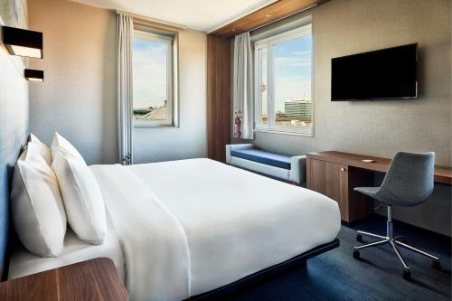 Urban King Room