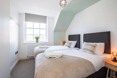 2 Bedroom Central Apartment in Bournemouth 5 minutes walk to the beach sleeps up to 6 - image 3