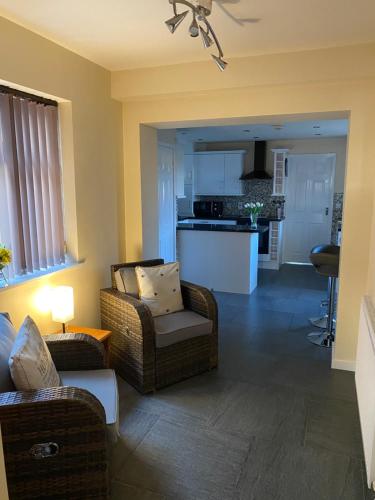 Rooms at Carol's Place Nr Bridgend, Porthcawl, Margam, Port Talbot, Mins from J37 M4, 3 Room Types Available