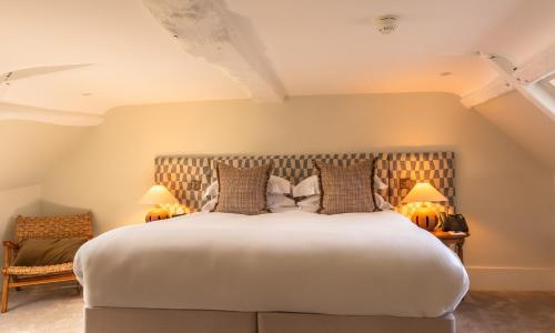 1 king bed, 2 sofa beds