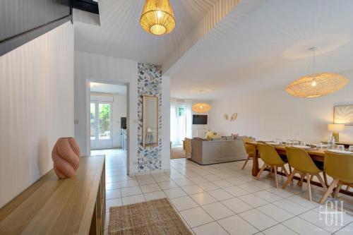 Maison familiale proche hôpital Trousseau - Garage (Maison familiale proche hopital Trousseau - Garage) in سان افرتين