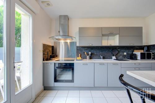 مطبخ, Maison familiale proche hôpital Trousseau - Garage (Maison familiale proche hopital Trousseau - Garage) in سان افرتين