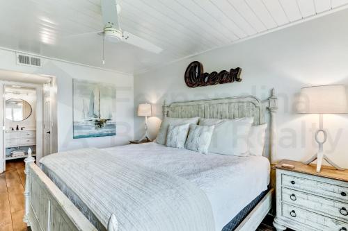 Beautifully Renovated Condo in Small Complex. Relaxation comes easy here. One assigned parking - image 4