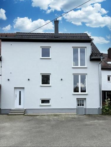 Vedere exterior, Neu saniertes Haus in Hermaringen, 4 Schlafzimmer, 9 Personen, Legoland und Firmenunterkunft in Burgberg