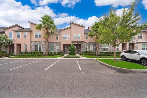 Luxury Town Home With Splash Pool in Solara Resort - image 3