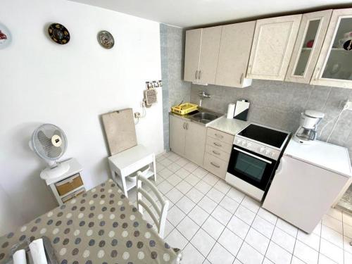 One-Bedroom Apartment with Terrace image 4