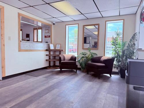 Tomahawk Motor Lodge - image 3