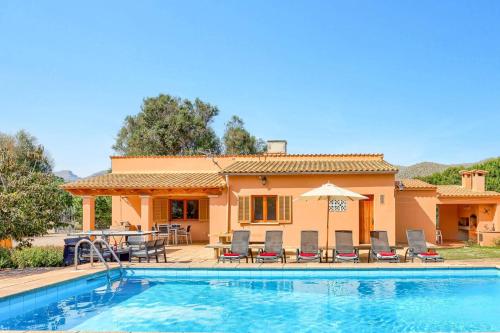 Three-Bedroom Villa room in Villa Andreu by Villa Plus