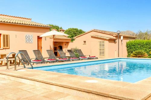 Three-Bedroom Villa image 7