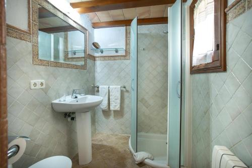 Three-Bedroom Villa image 6
