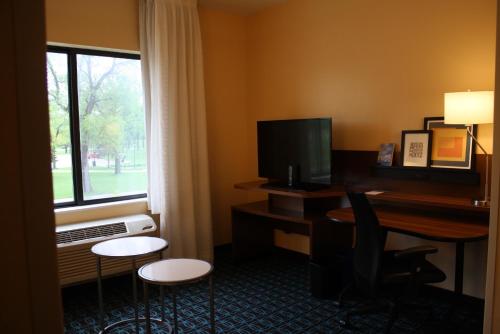 Fairfield Inn & Suites by Marriott Detroit Lakes - image 2