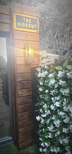 The Hide Out in เบลล์วิว