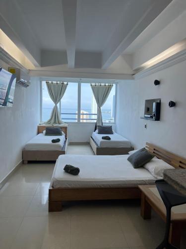 Lovely I bedroom with pool and views
