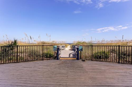 2 Bed/2 Bath 4th floor Oceanfront condo sleeps 6. Oceanfront deck and pool. - image 4