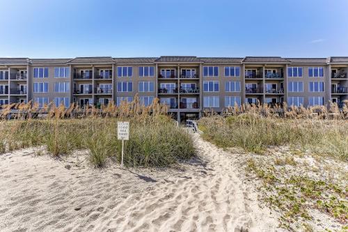 2 Bed/2 Bath 4th floor Oceanfront condo sleeps 6. Oceanfront deck and pool. - image 2