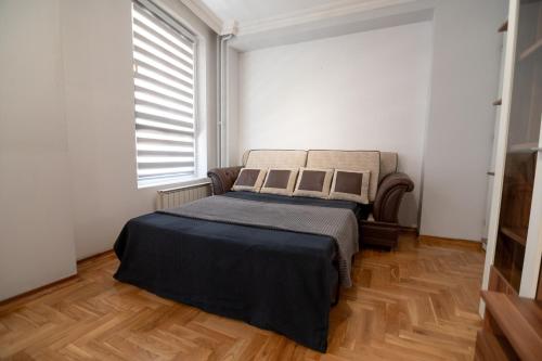 One-Bedroom Apartment image 10