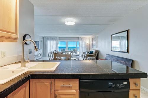 Direct beach access, oceanviews galore and has enough beds for your entire family! 445 Amelia by the Sea, Fernandina Beach (fotografie 11)