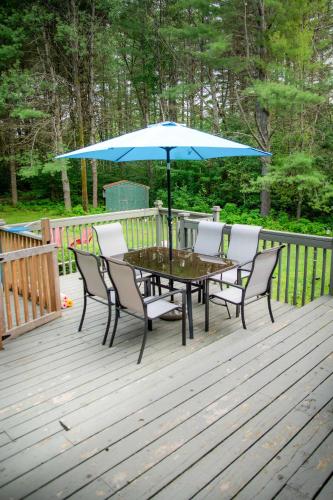 Petals Suite Patio Nature Trails Bancroft in 班克罗夫特(ON)