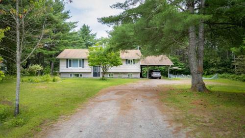 Petals Suite Patio Nature Trails Bancroft in 班克罗夫特(ON)