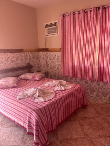 1 double bed, 2 twin beds