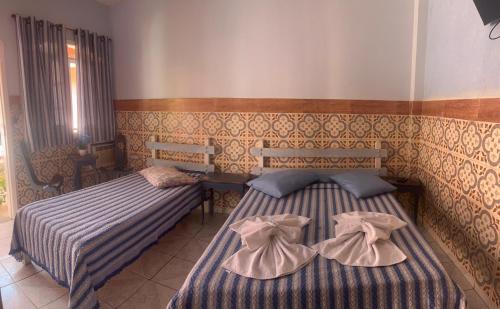 1 double bed, 1 twin bed