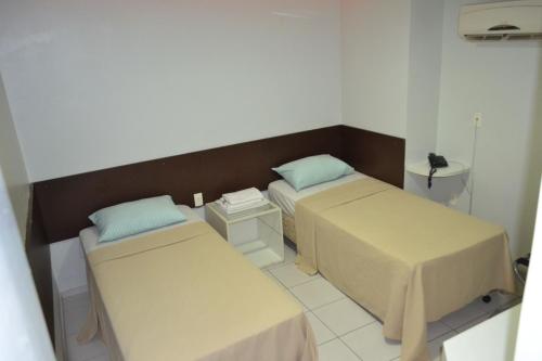 2 twin beds