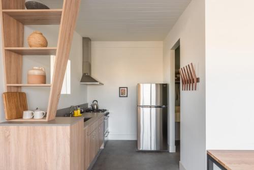 The Bungalows by Homestead Modern at The Joshua Tree Retreat Center - 주방