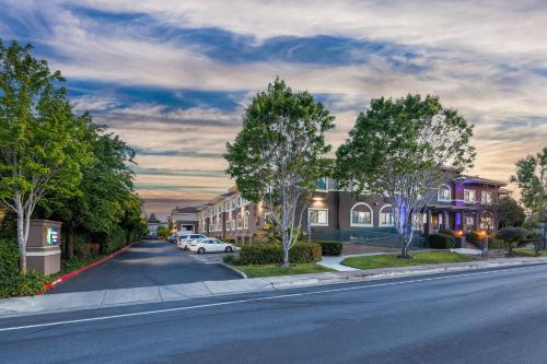 Holiday Inn Express & Suites Mountain View, An Ihg Hotel