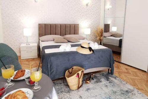 Double Room with Balcony and Sea View room in Apartments and rooms with parking space Makarska - 6767