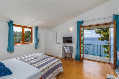 Studio with Balcony and Sea View image 10