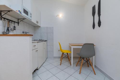 Studio with Balcony and Sea View image 4