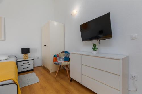 Studio with Balcony and Sea View image 9