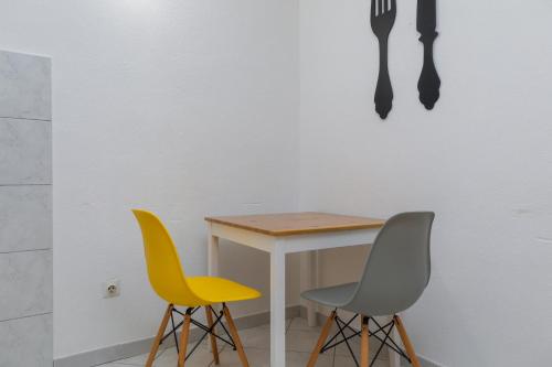 Studio with Balcony and Sea View image 3