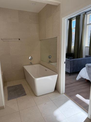 King Suite image 4