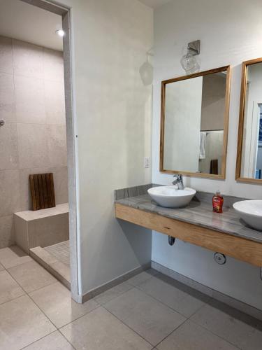 Deluxe King Suite image 6