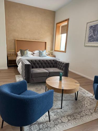 Deluxe King Suite image 1