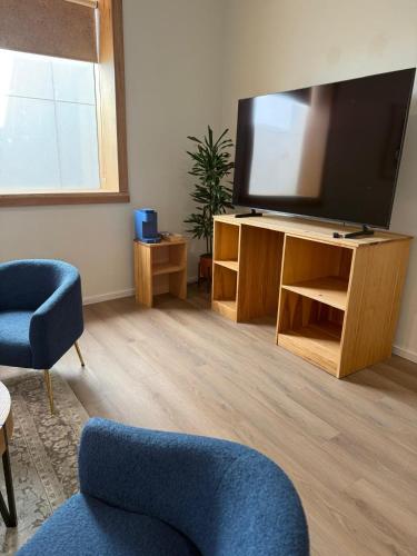 Deluxe King Suite image 9