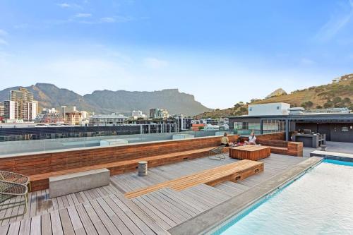 Luxury modern apartment with rooftop pool - image 12