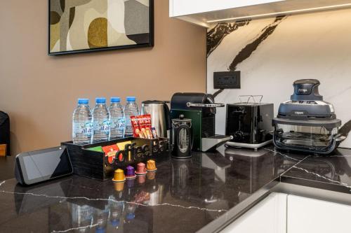 Trillionaire Bayhouse - Chic 1BR with Views, Pool and Gym, Dubaj (zdjęcie 8)