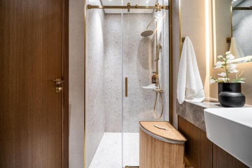 Trillionaire Bayhouse - Chic 1BR with Views, Pool and Gym, Dubaj (zdjęcie 10)