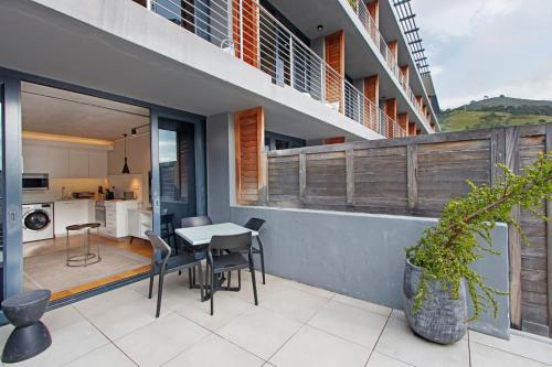 Apartment with Backup Power Big Balcony and Rooftop Pool - image 3