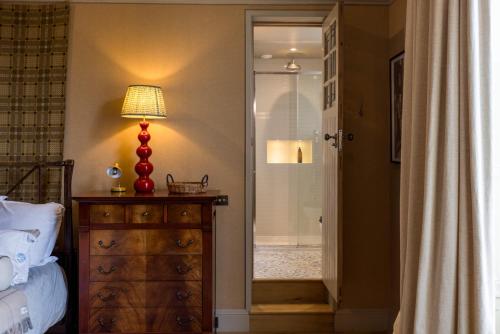 Luxury Wood panelled West End GF Flat - image 5
