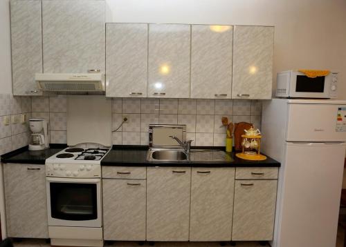 One-Bedroom Apartment with Balcony image 3