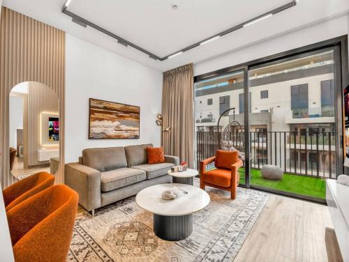 Brand New Luxury 2 Bedroom with Padel Gym Pool Cinema, Dubai (foto 2)