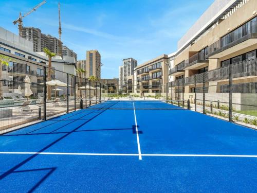 Brand New Luxury 2 Bedroom with Padel Gym Pool Cinema, Dubai (foto 5)