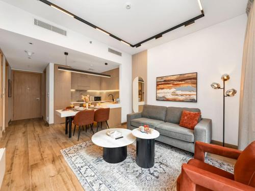 Brand New Luxury 2 Bedroom with Padel Gym Pool Cinema, Dubai (foto 8)