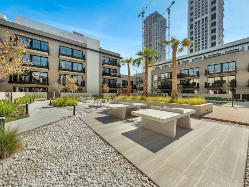 Brand New Luxury 2 Bedroom with Padel Gym Pool Cinema, Dubai (foto 10)