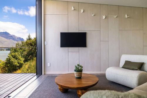 Fantail Uninterrupted Mountain and Lake View access - image 6