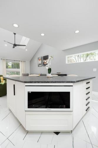 Konyha, Serene Oasis Near Rock River in Rockford (IL)