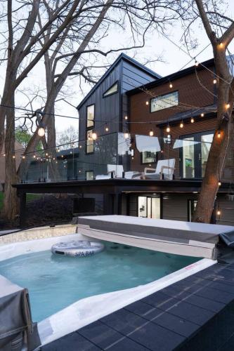 A környék, Serene Oasis Near Rock River in Rockford (IL)